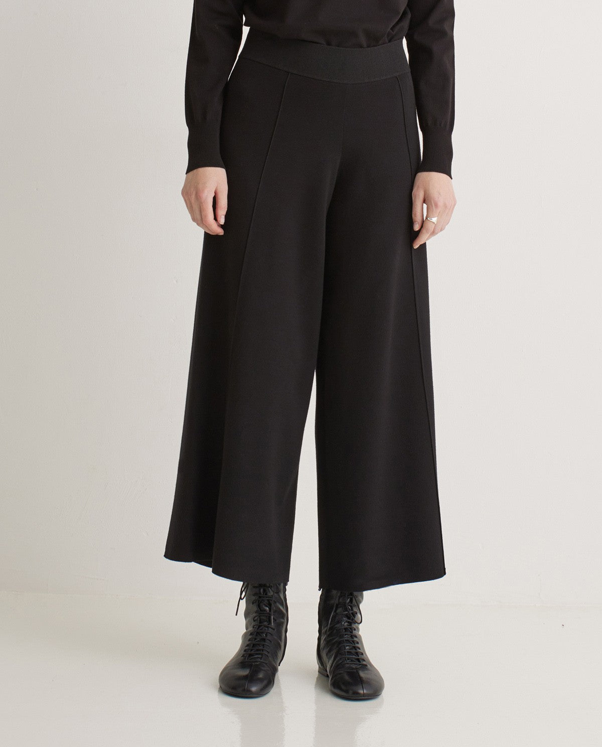 43510 - Black Viscose Culottes