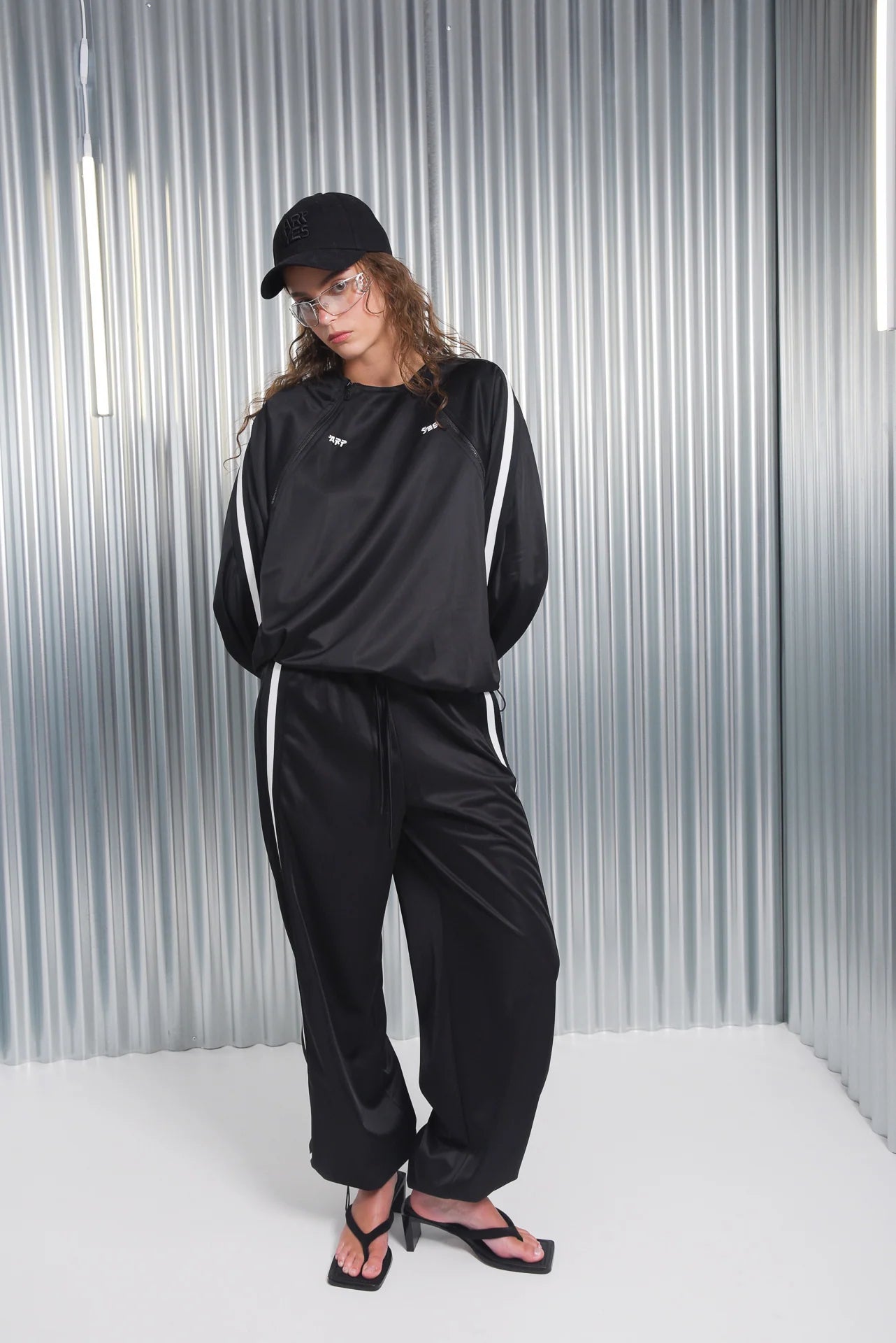 Arpyes Karma Sweater Black