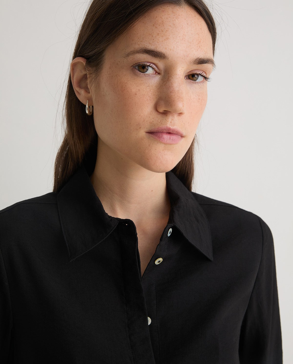 43830 - HIDDEN BUTTONS FASTENING BLACK SHIRT