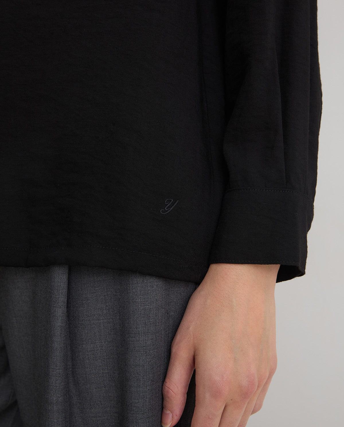 43830 - HIDDEN BUTTONS FASTENING BLACK SHIRT