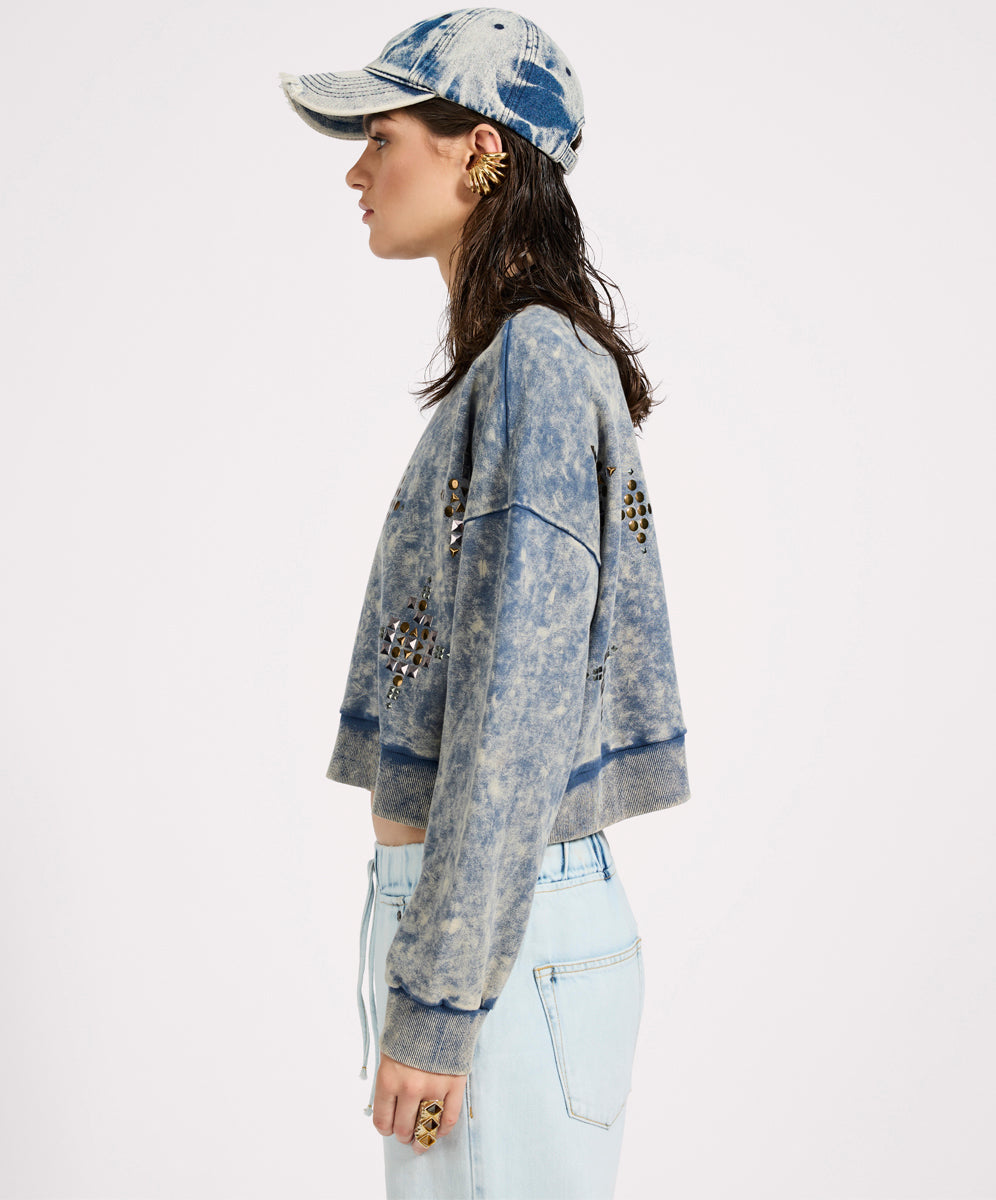 26982 - Fleece Cropped Star Studded Sweater - Acid Wash Blue