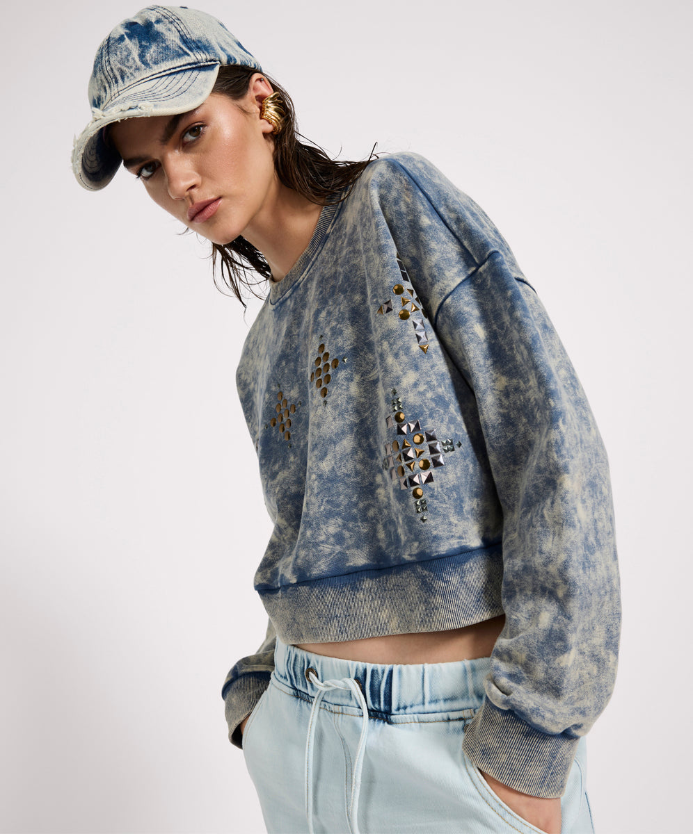 26982 - Fleece Cropped Star Studded Sweater - Acid Wash Blue