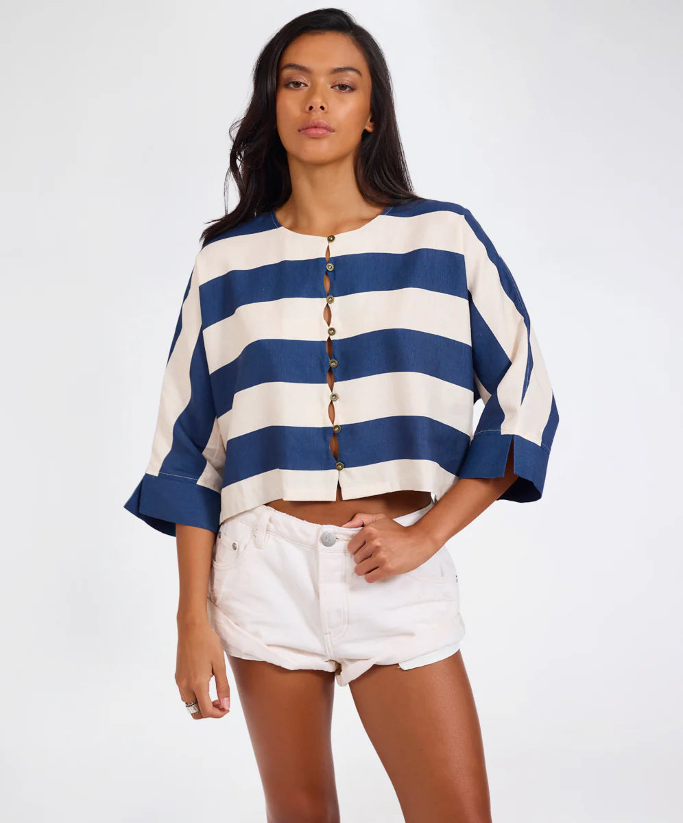 27375 - Blue Vista Linen Cropped Batwing Top - Blue Cream