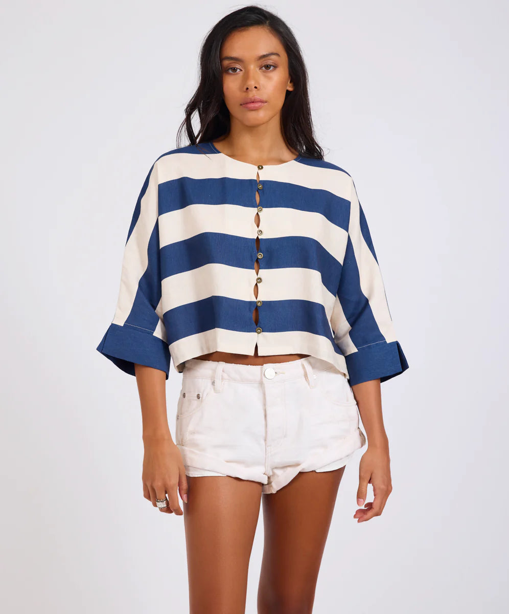 27375 - Blue Vista Linen Cropped Batwing Top - Blue Cream