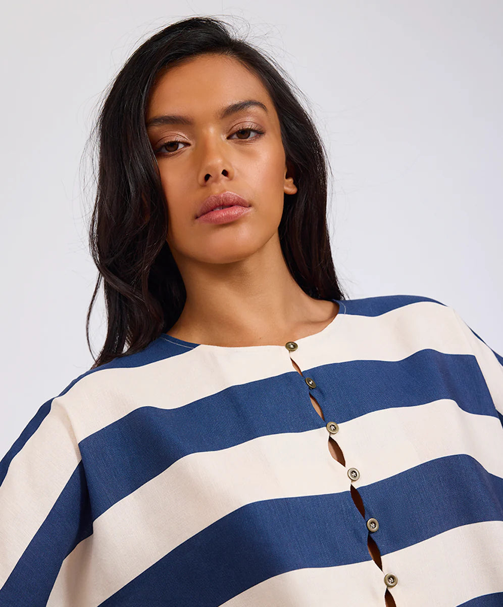 27375 - Blue Vista Linen Cropped Batwing Top - Blue Cream