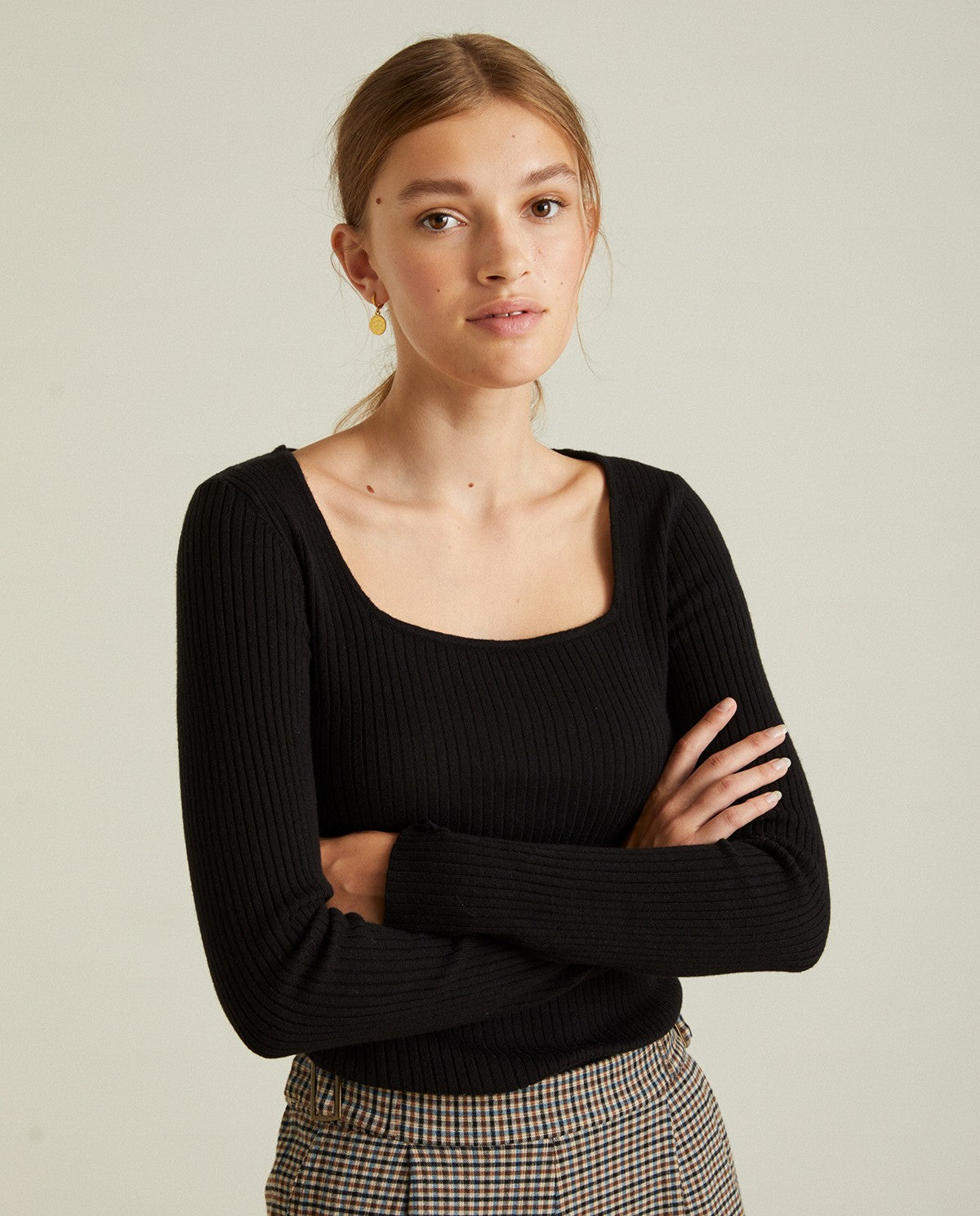 SQUARE-NECK RIBBED SWEATER BLACK 39510