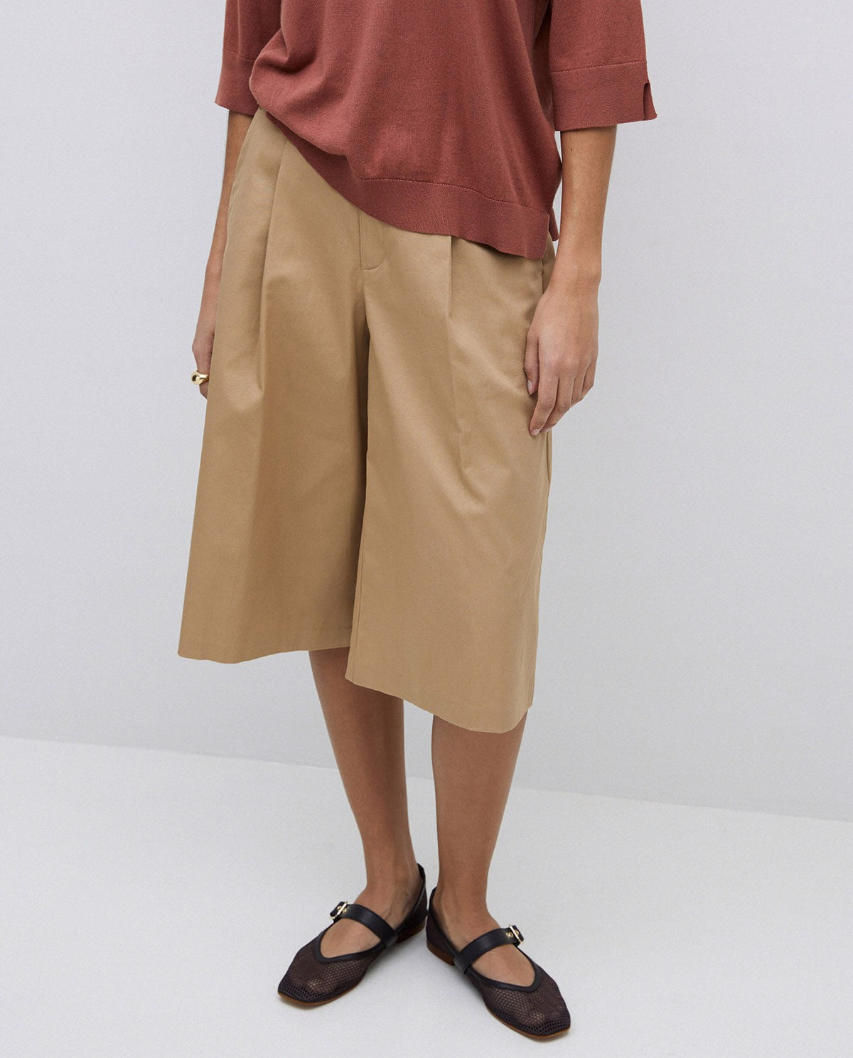 CAMEL RAINCOAT BERMUDA SHORTS  Ref. 42801