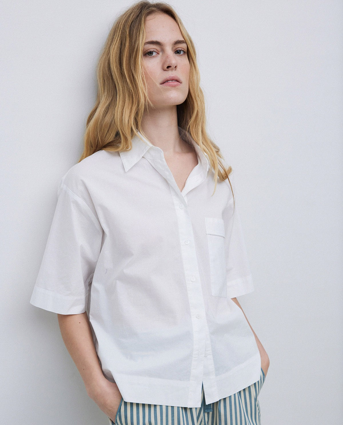 WHITE POPLIN SHORT-SLEEVE SHIRT  Ref. 42835