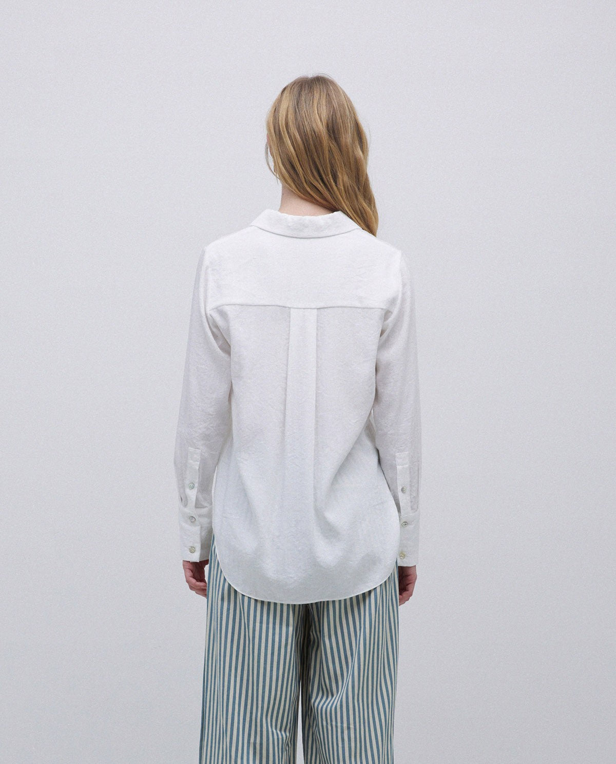 WHITE FLOWY VISCOSE SHIRT  Ref. 42885