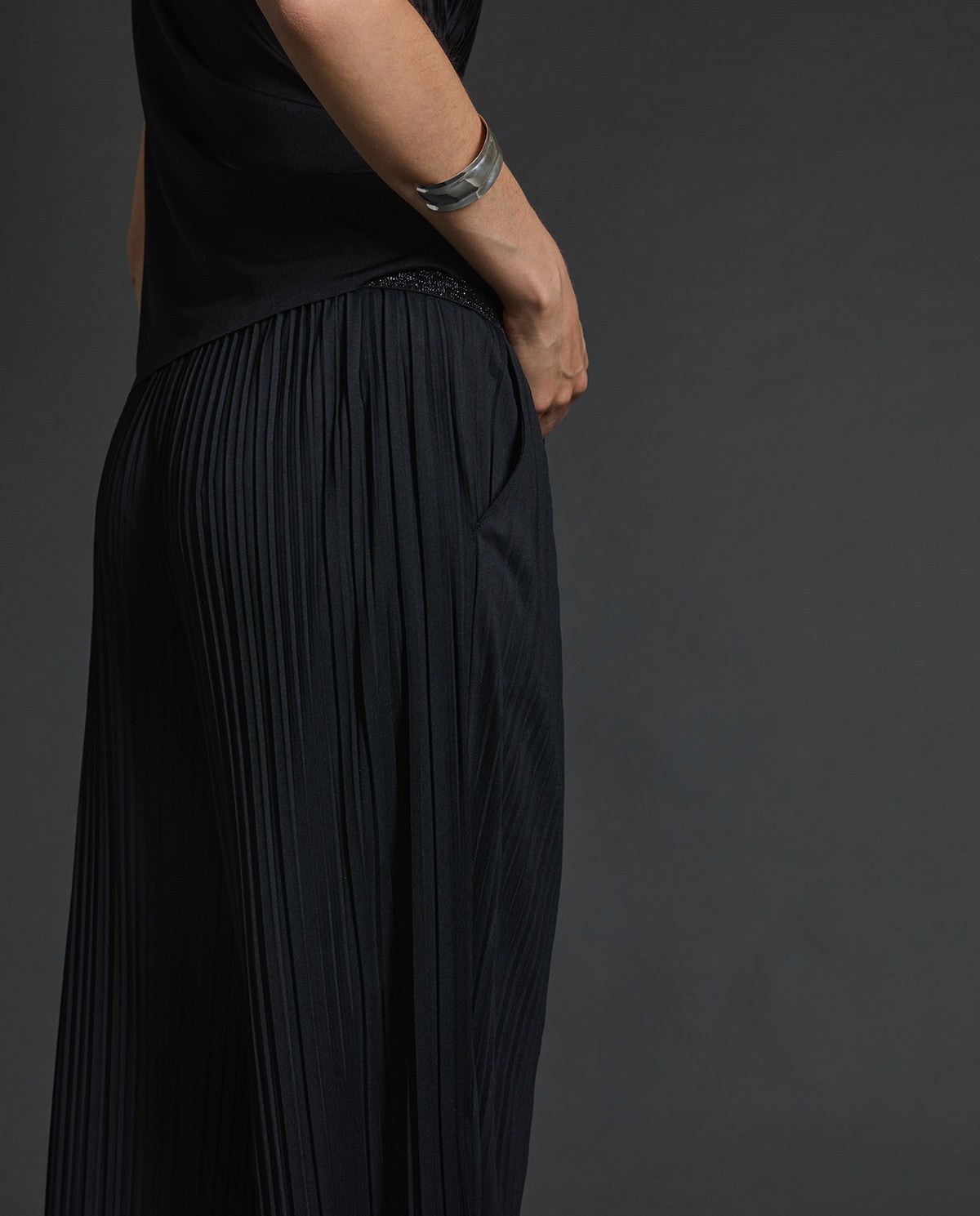 43465 - BLACK WIDE PLEATED TROUSERS