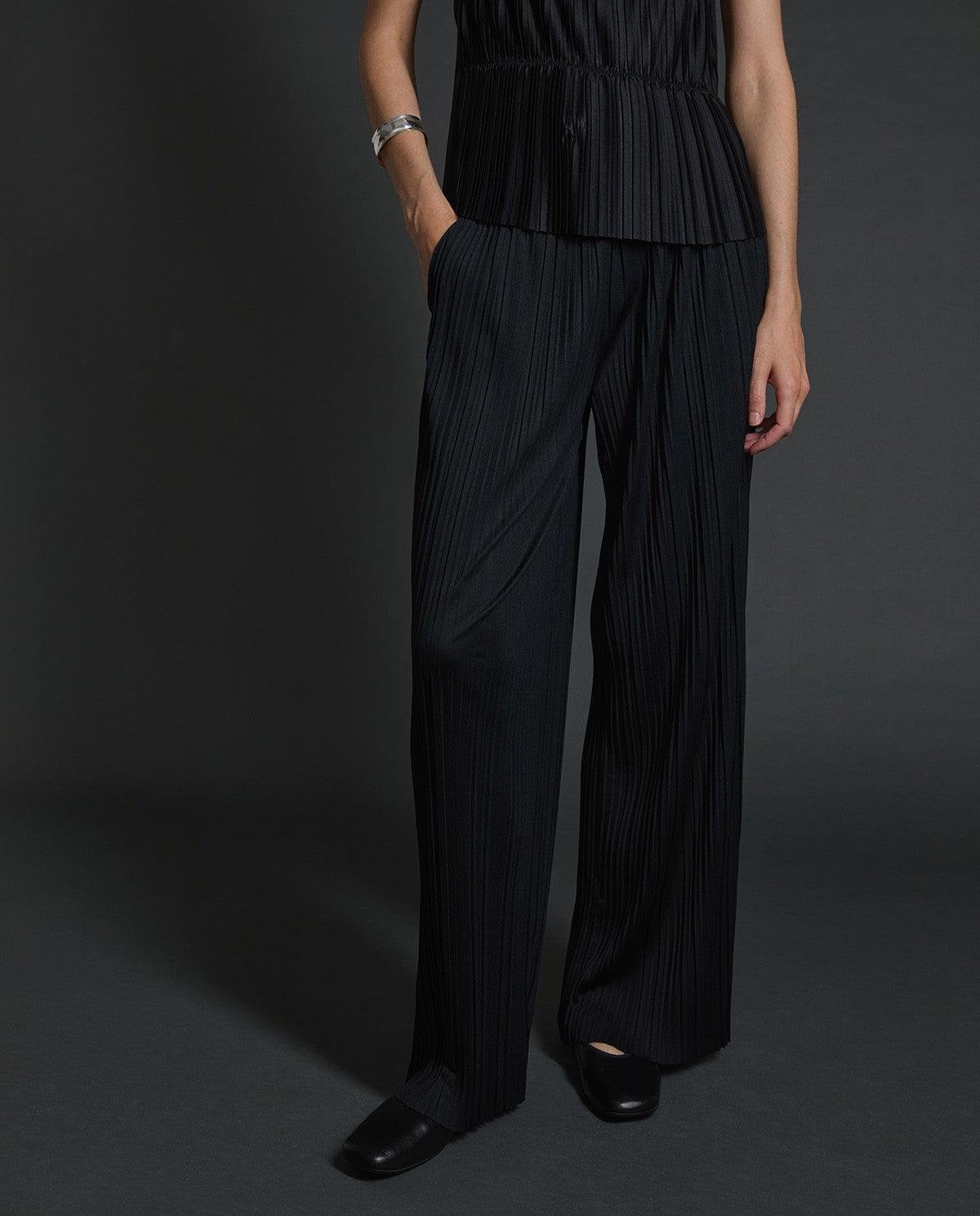 43465 - BLACK WIDE PLEATED TROUSERS