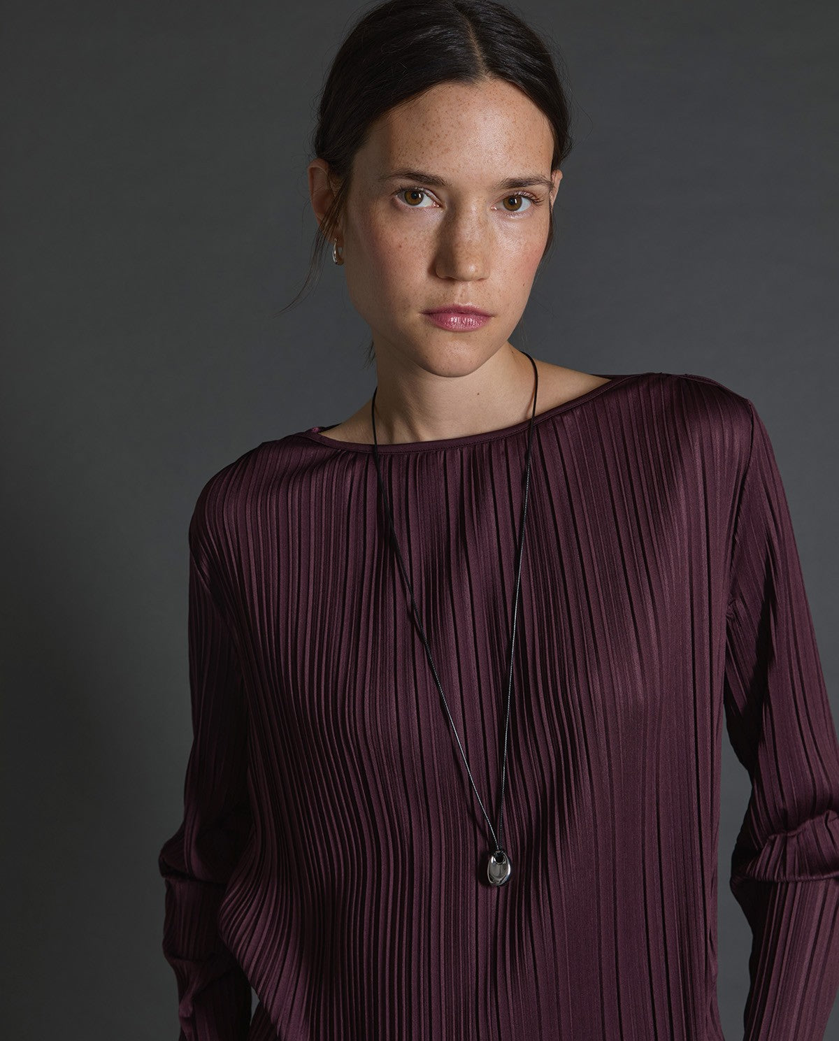 43469 -  AUBERGINE BATEAU-NECK PLEATED BLOUSE
