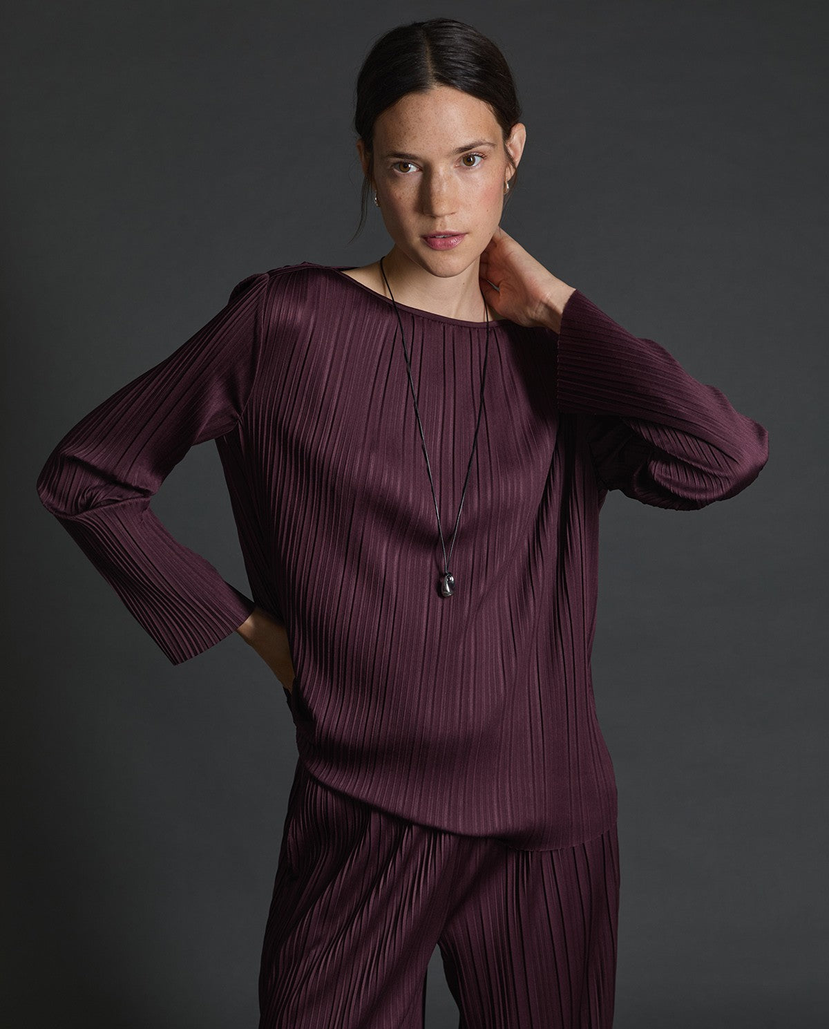43469 -  AUBERGINE BATEAU-NECK PLEATED BLOUSE