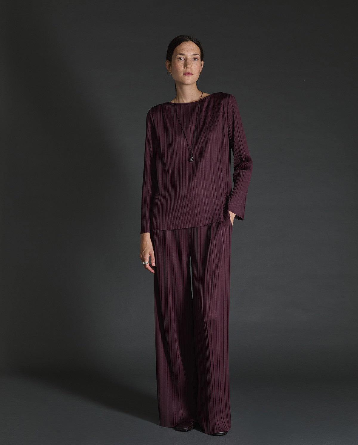 43469 -  AUBERGINE BATEAU-NECK PLEATED BLOUSE