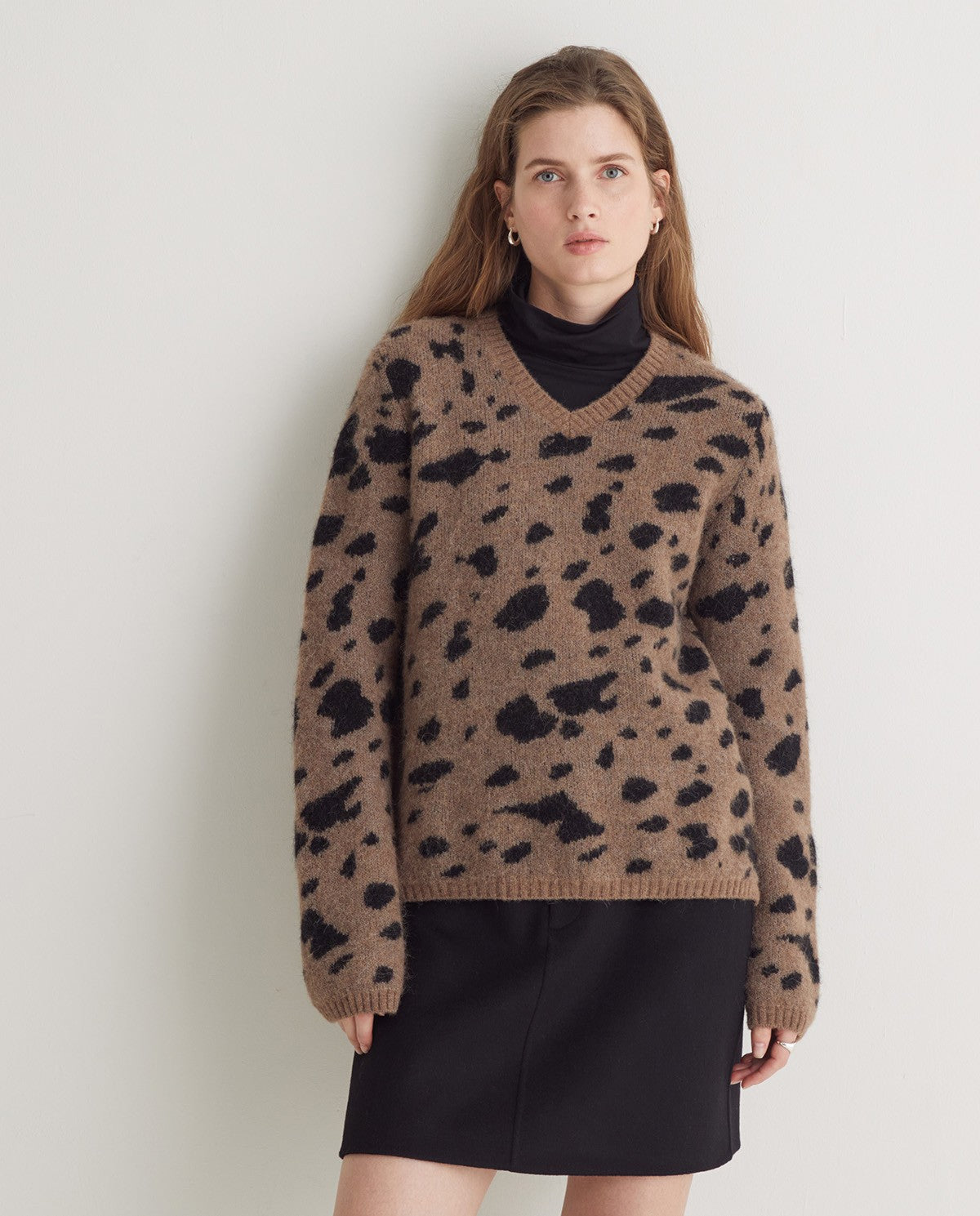 43581 - BROWN AND BLACK ANIMAL PRINT SWEATER