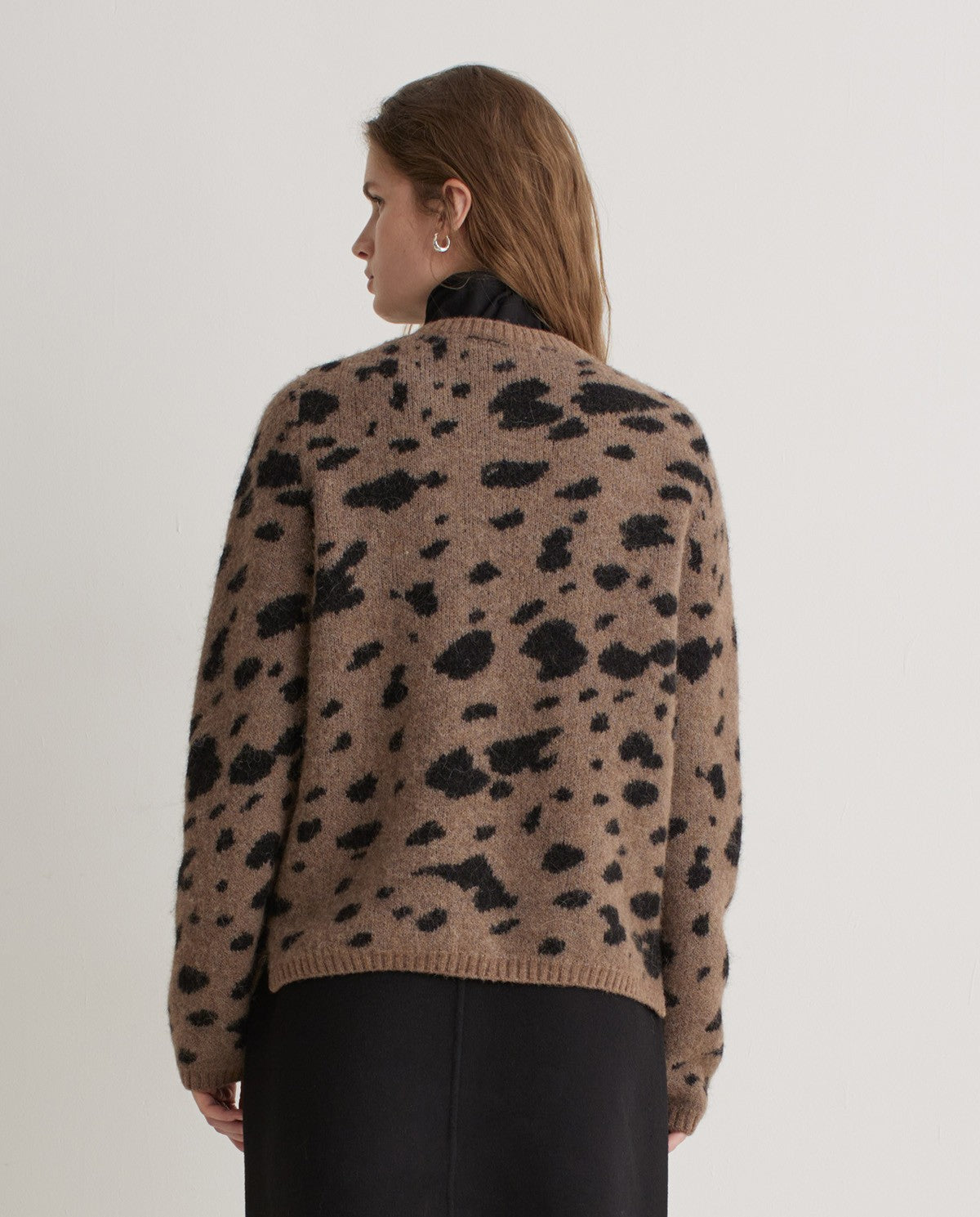 43581 - BROWN AND BLACK ANIMAL PRINT SWEATER