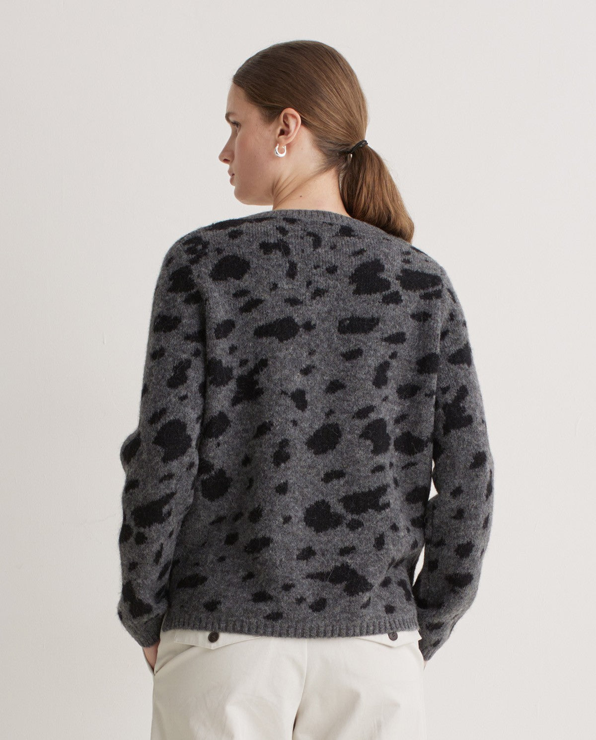 43581 - GREY LEOPARD-PRINT SWEATER