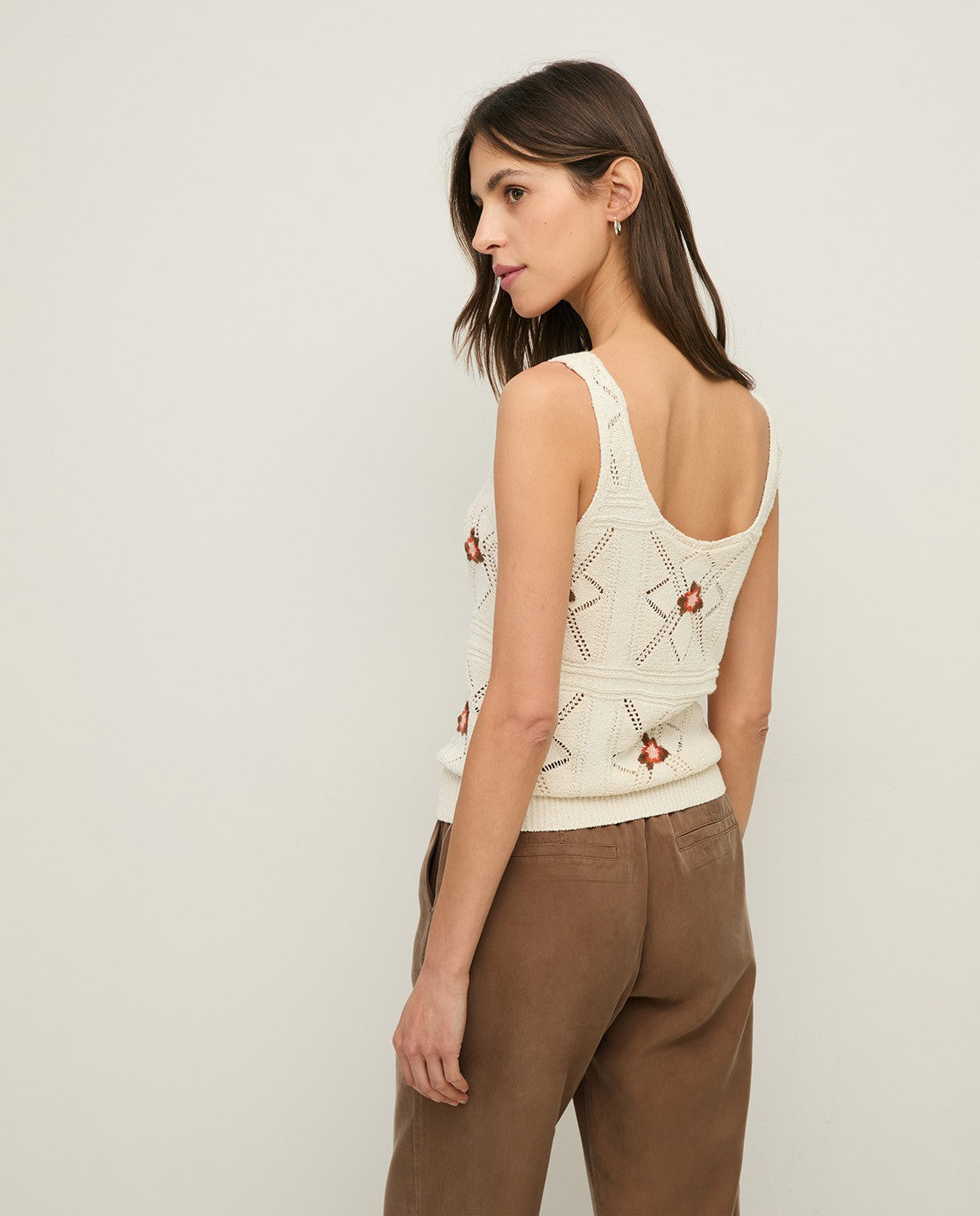 44551 - KNIT TOP WITH EMBROIDERED FLOWERS