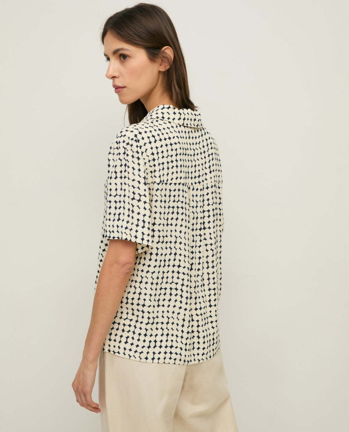 44828 -  SHORT-SLEEVE CREPE SHIRT
