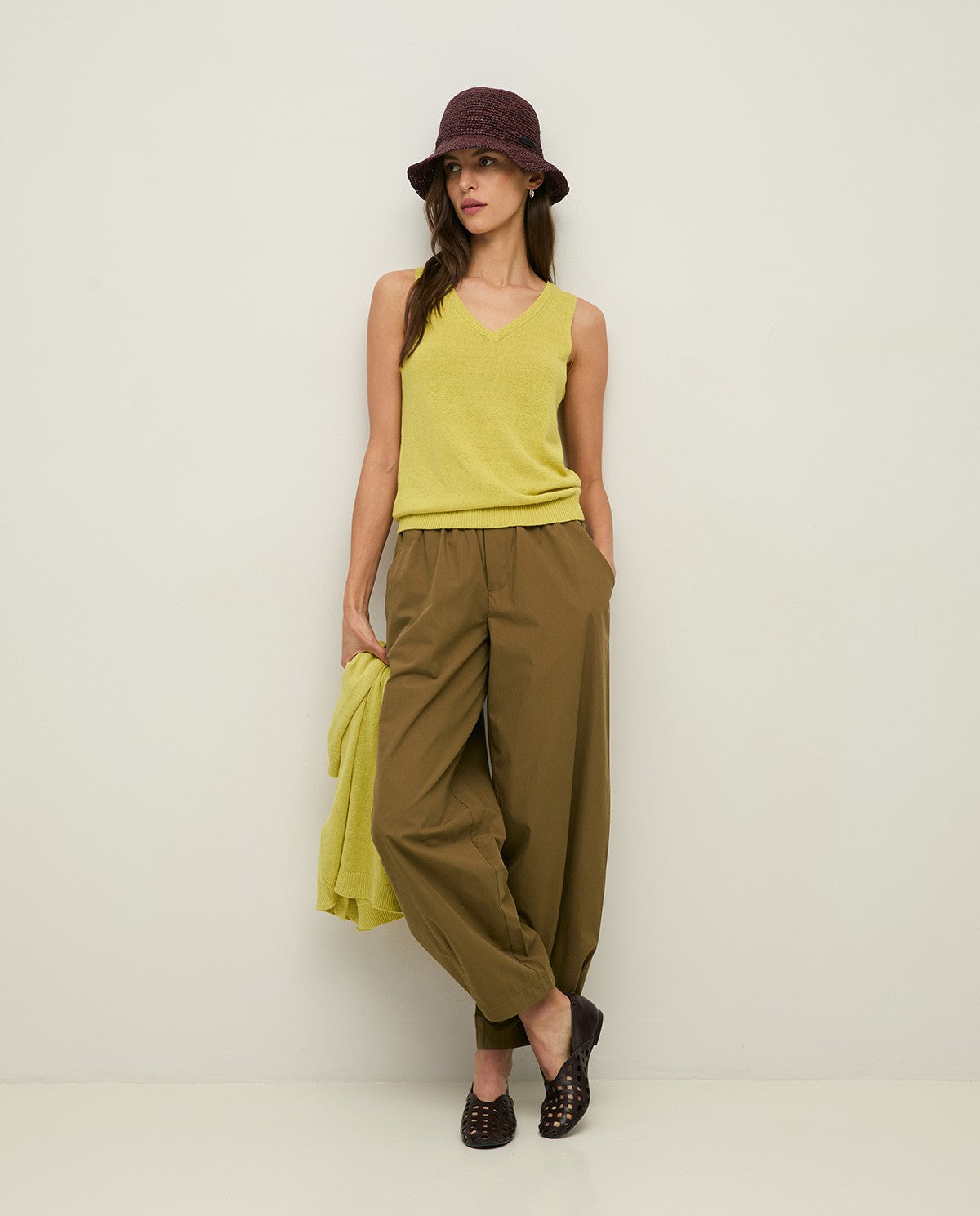 44874 - COTTON TROUSERS WITH BUTTON AT THE HEM