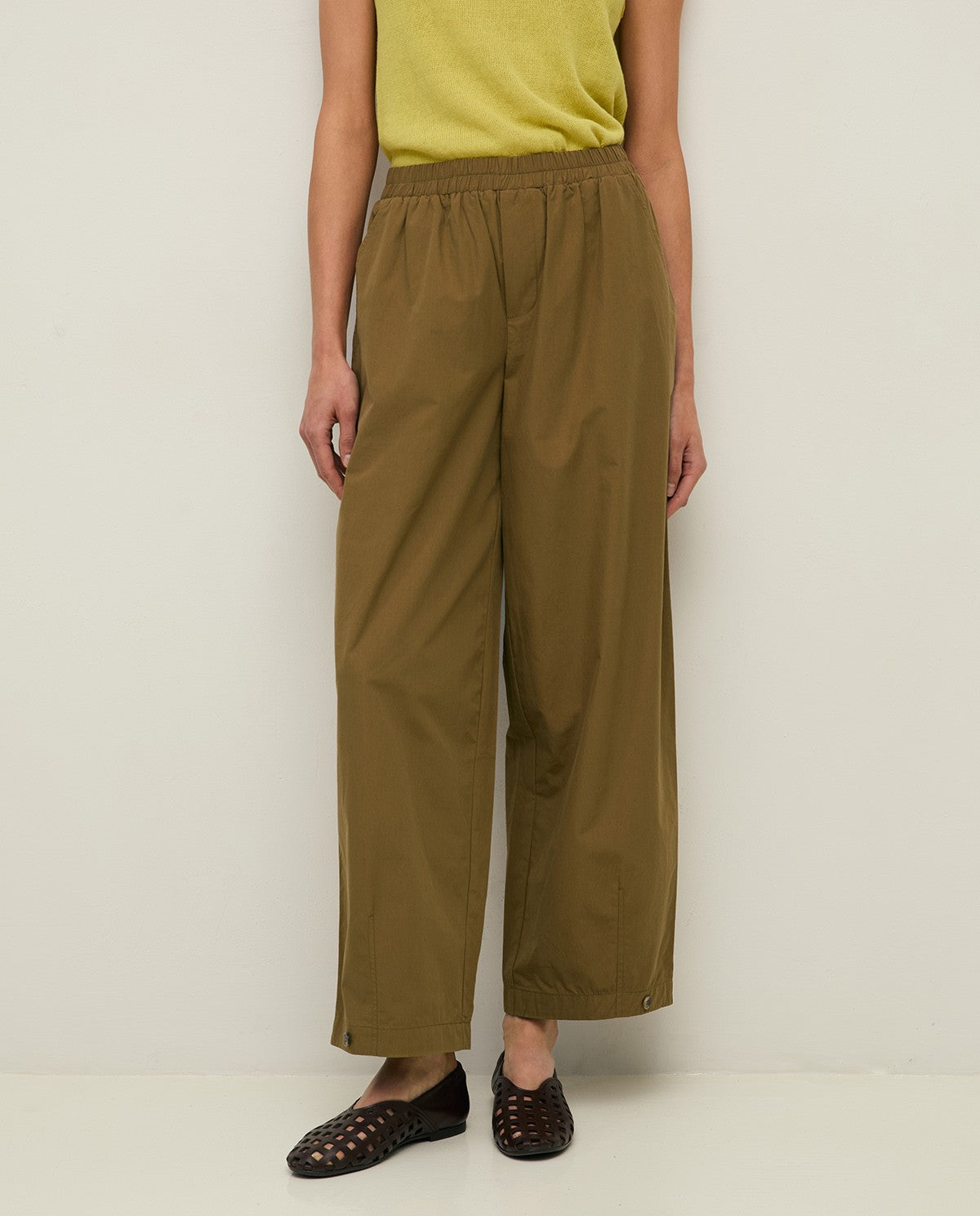 44874 - COTTON TROUSERS WITH BUTTON AT THE HEM