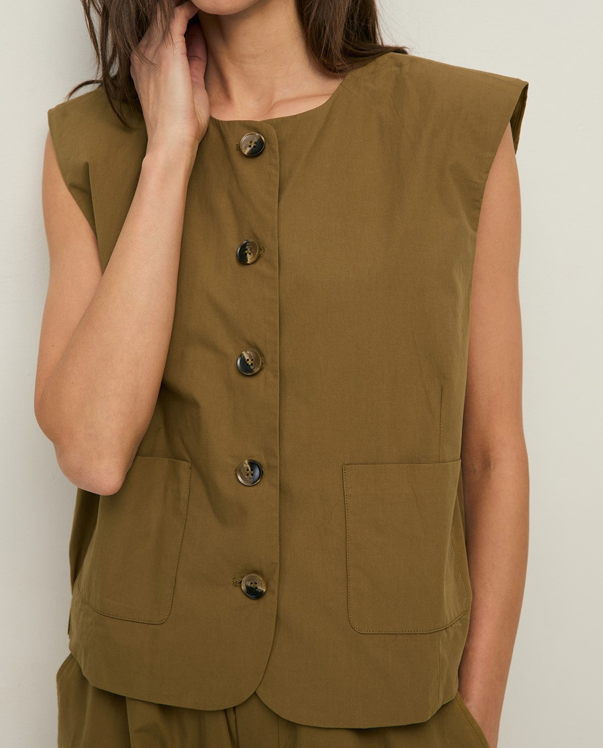 44876 - POPLIN VEST WITH POCKETS