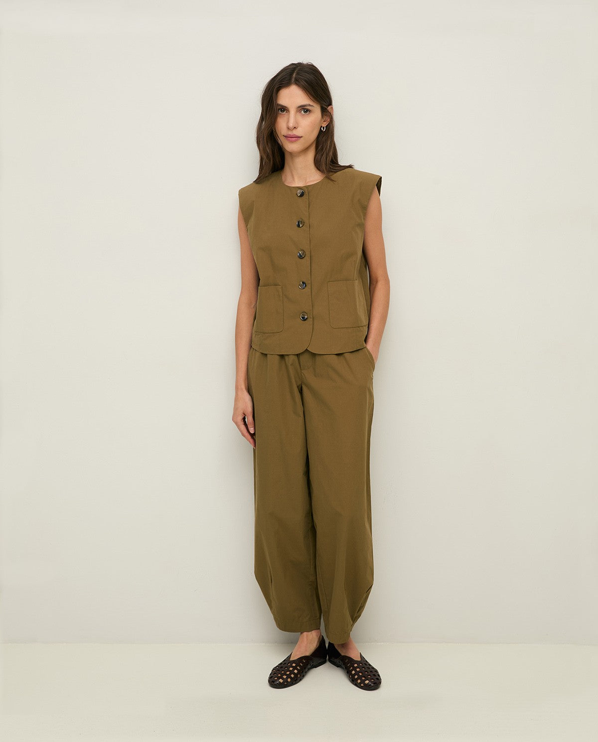 44874 - COTTON TROUSERS WITH BUTTON AT THE HEM