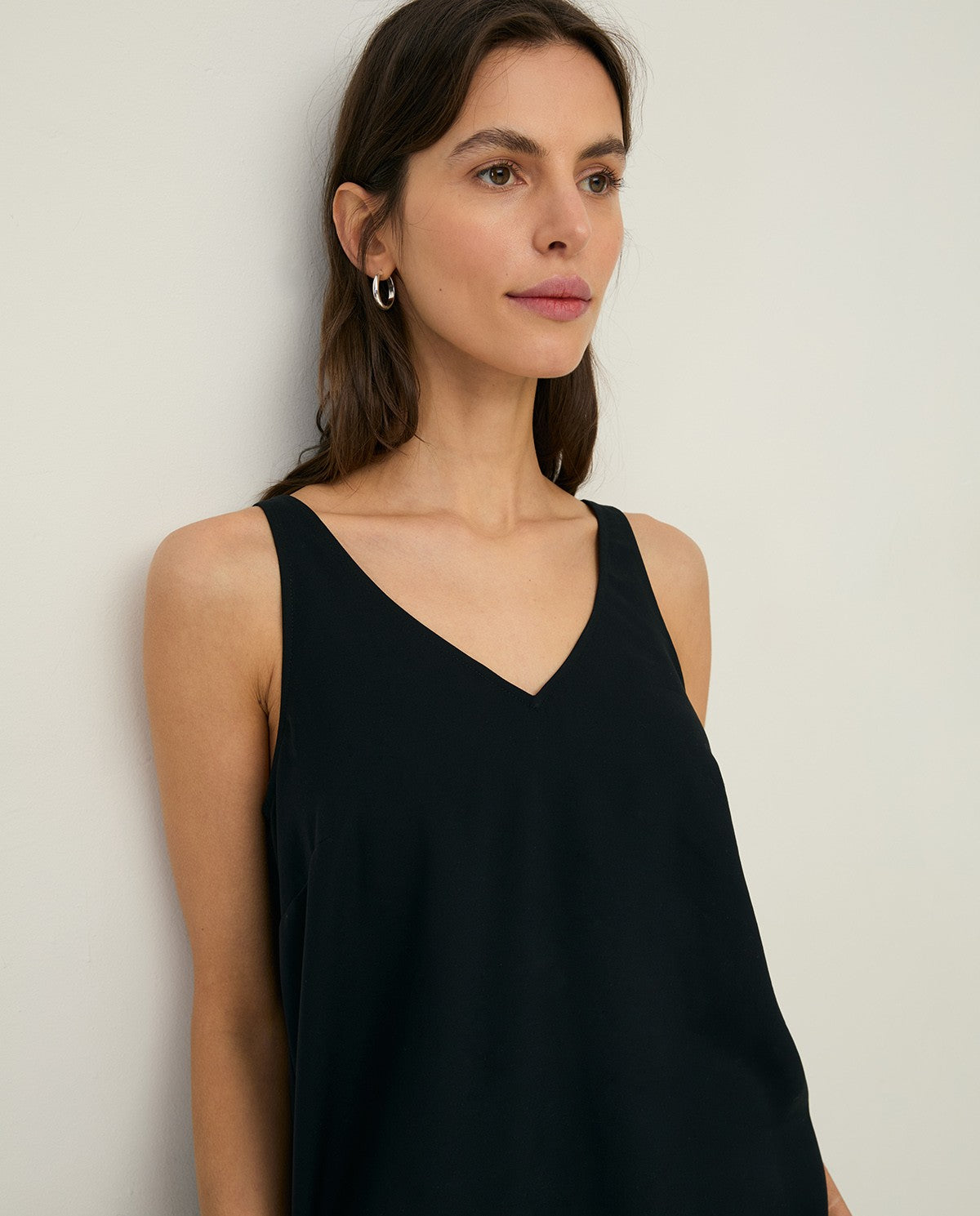 44888 - TOP WITH V-NECK AND PLUNGING BACK BLACK