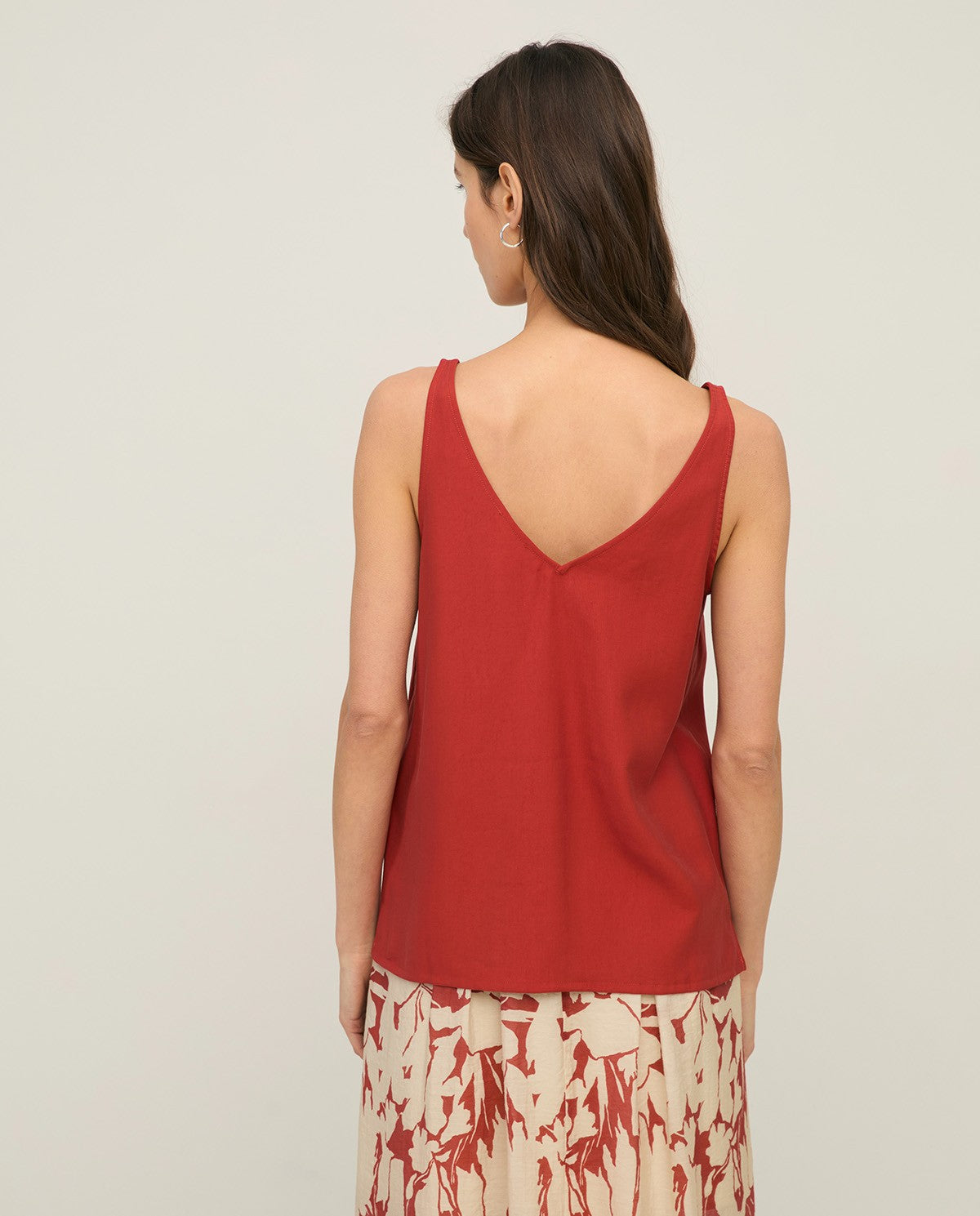 44888 - TOP WITH V-NECK AND PLUNGING BACK