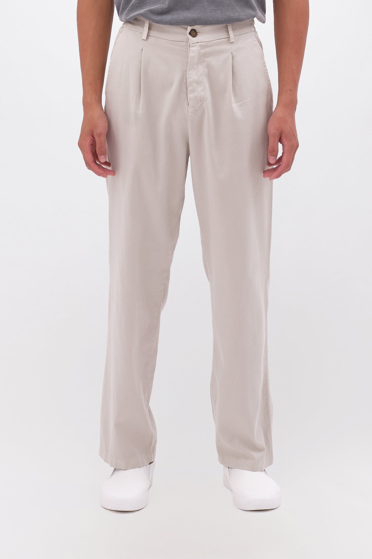 Pleated Trousers in Relaxed Fit - Sand