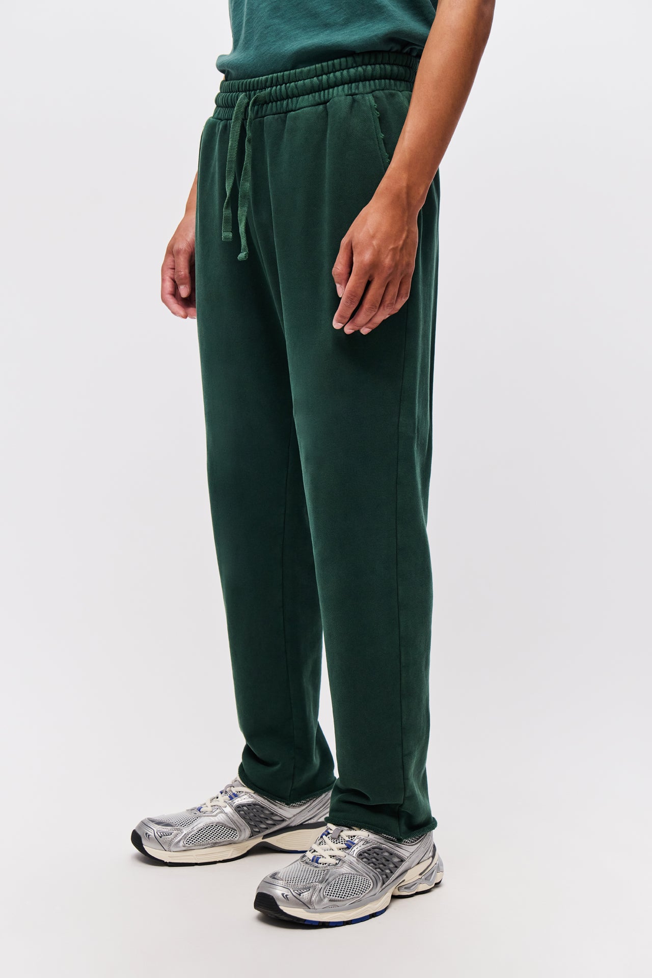 Sweatpants with Raw Edges Green DLMSP000092