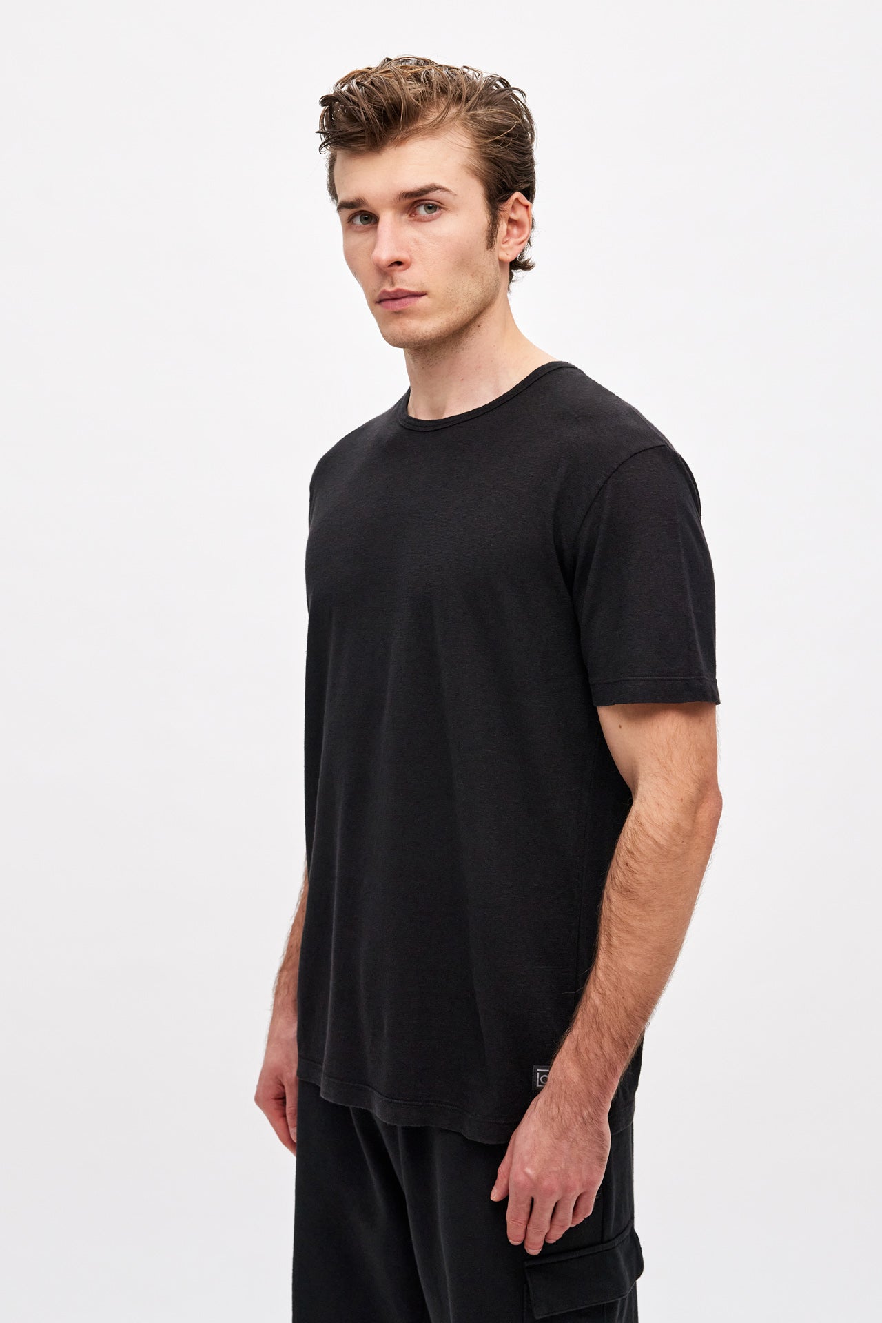 Shortsleeved T-shirt in Loose Line BLACK