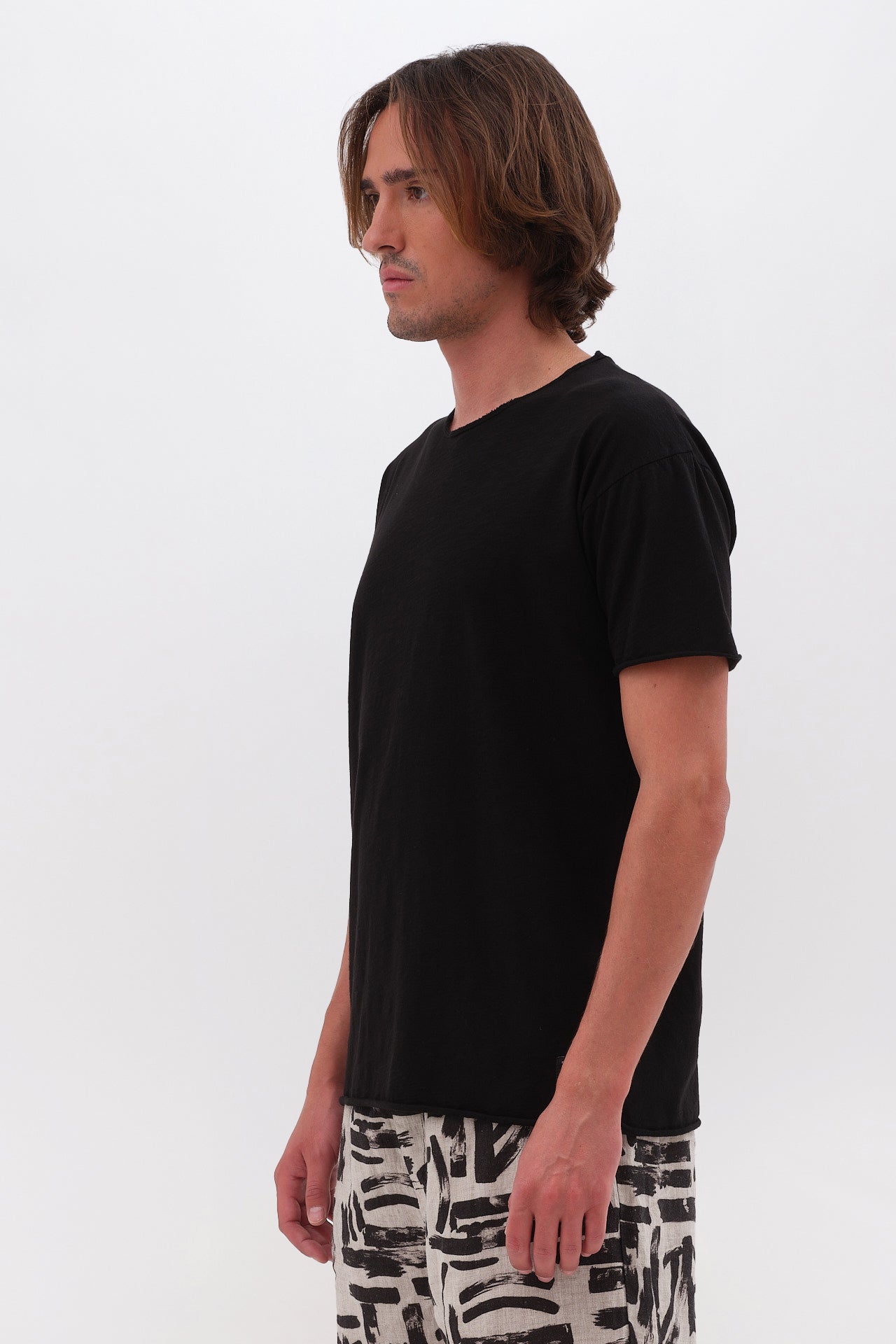 T-Shirt in Relaxed Fit- Black