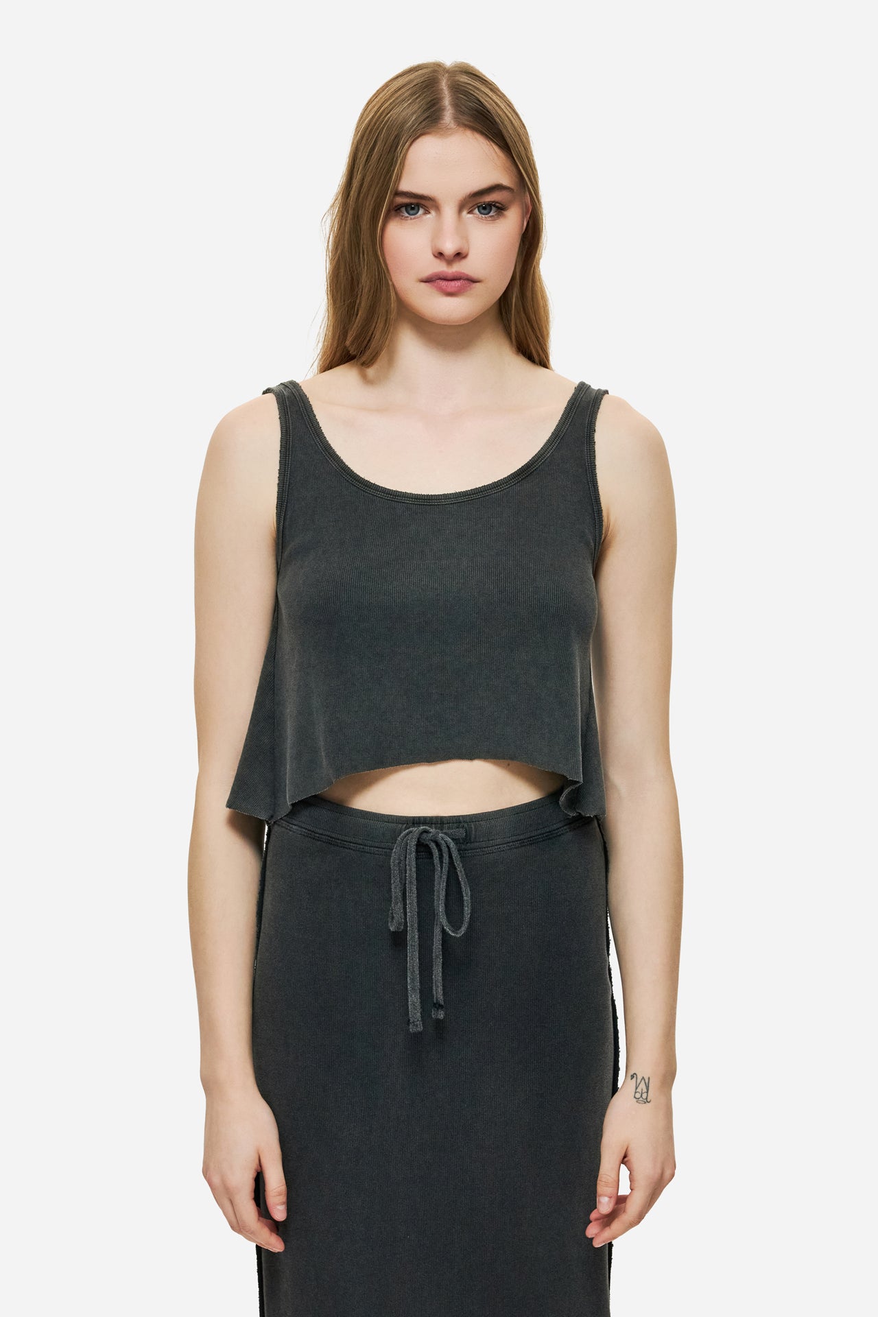 DLWTT000016 - CROPPED TANK TOP WITH RAW EDGES - VINTAGE BLACK