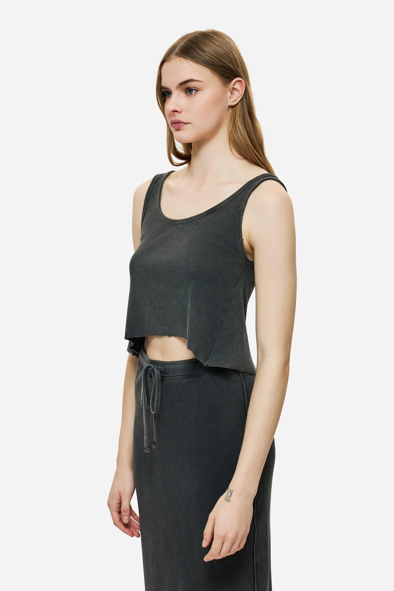 DLWTT000016 - CROPPED TANK TOP WITH RAW EDGES - VINTAGE BLACK