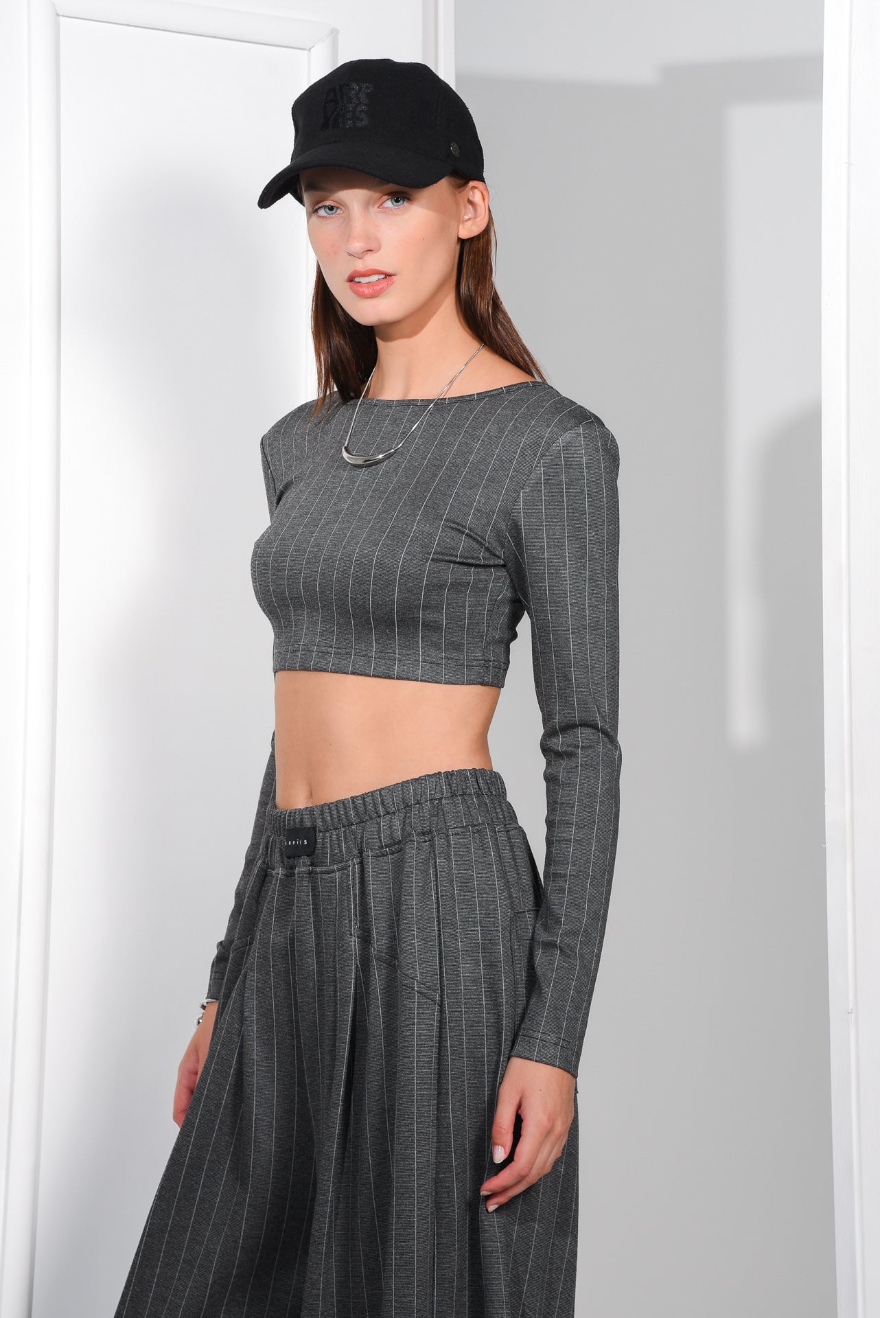 AHEAD TOP GREY