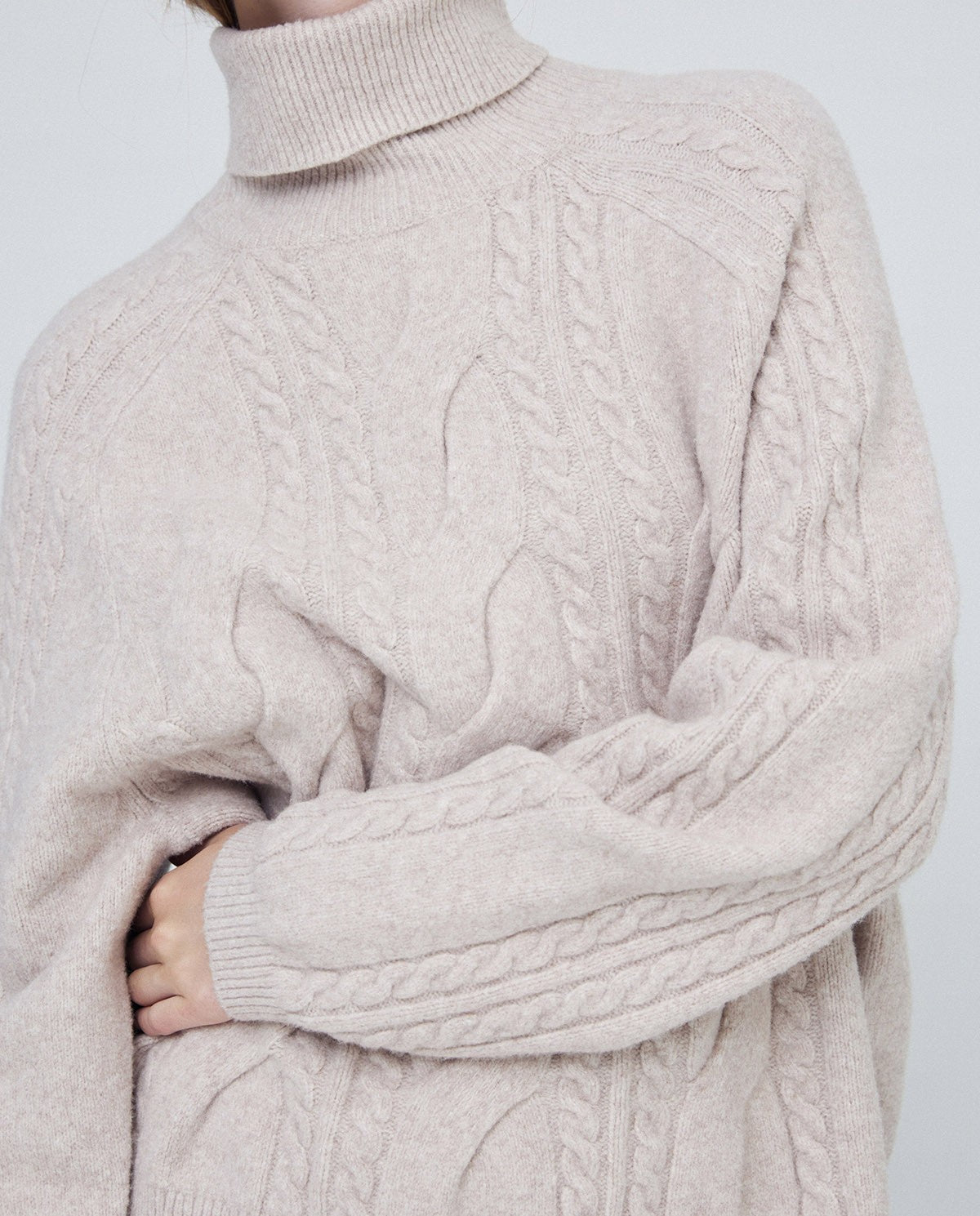 CABLE-KNIT SWEATER BEIGE