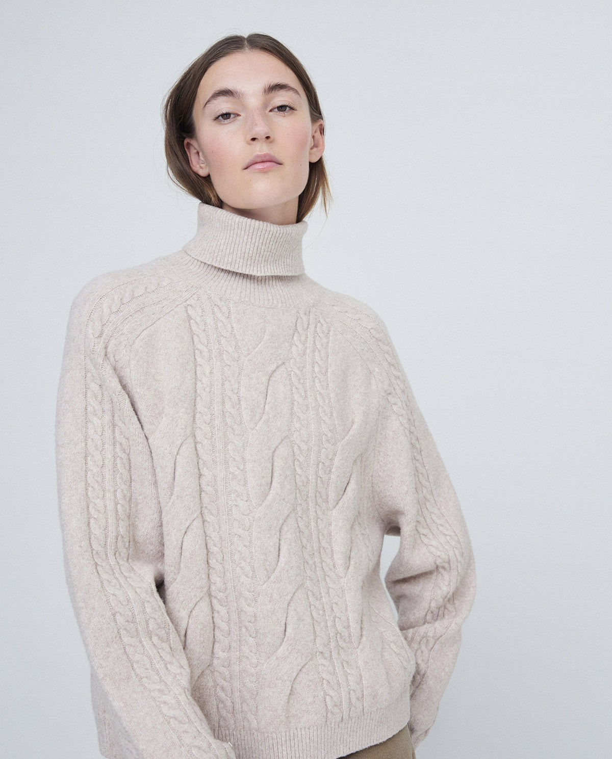 CABLE-KNIT SWEATER BEIGE