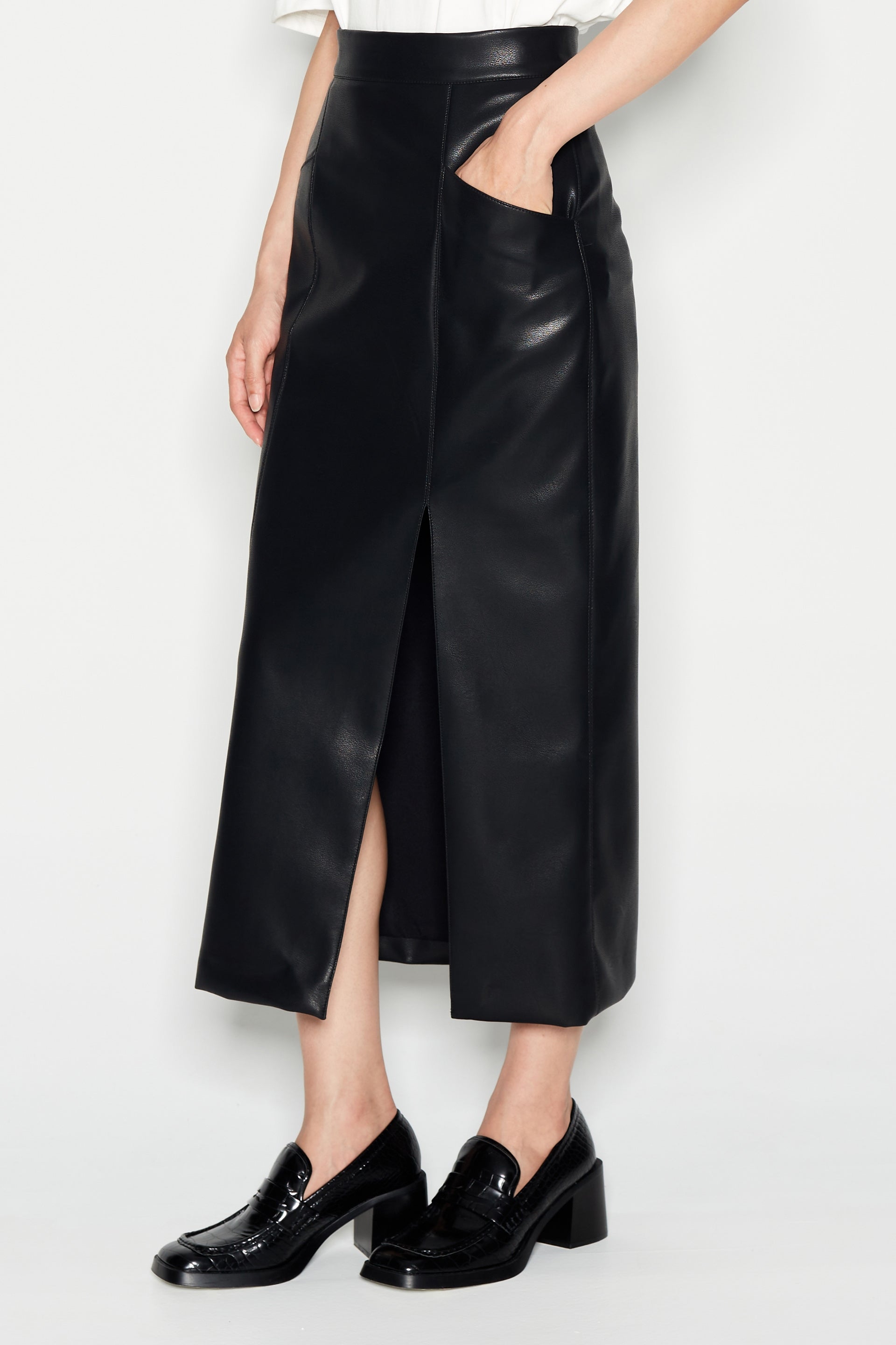 LEATHER ADVENTURE SKIRT  BLACK