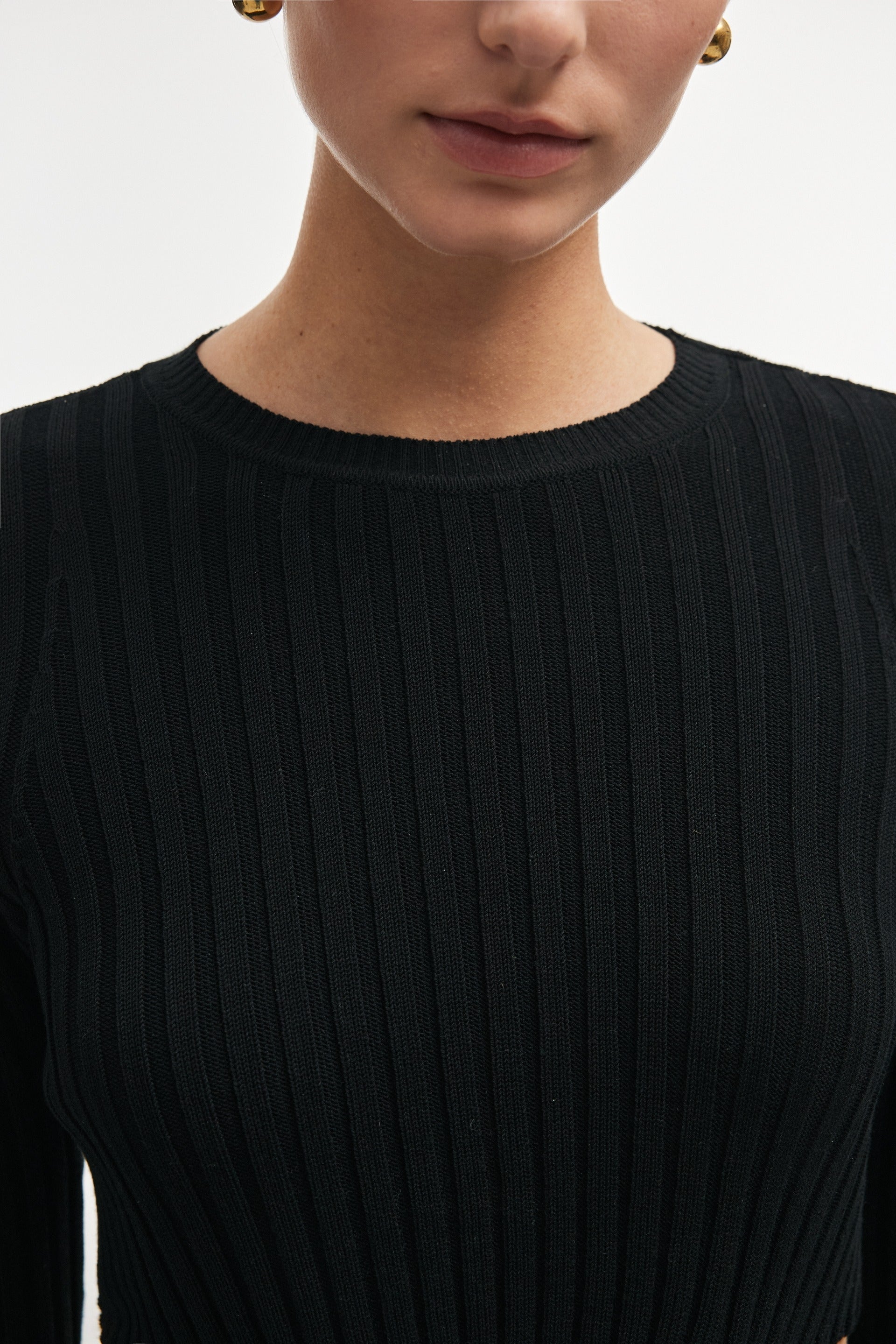 FEMME KNITTED CROP TOP BLACK