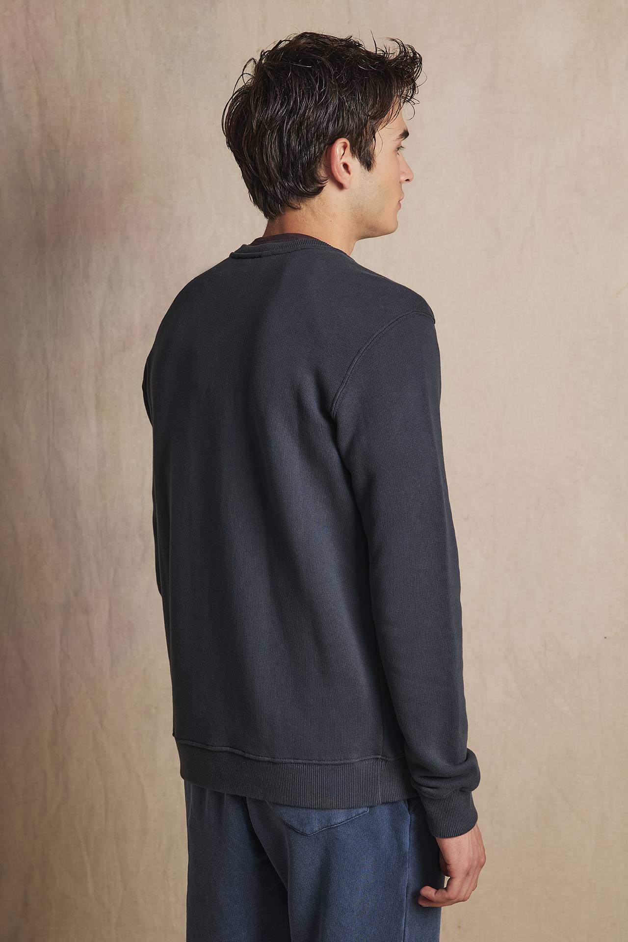 EDGING SHOULDER CREWNECK CHARCOAL