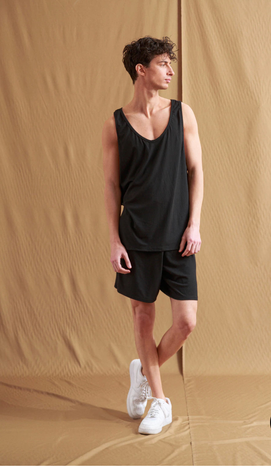 VAXT TANK TOP BLACK