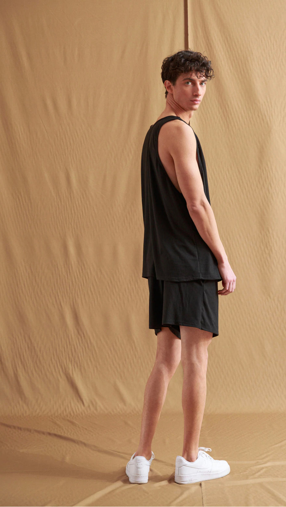 VAXT TANK TOP BLACK