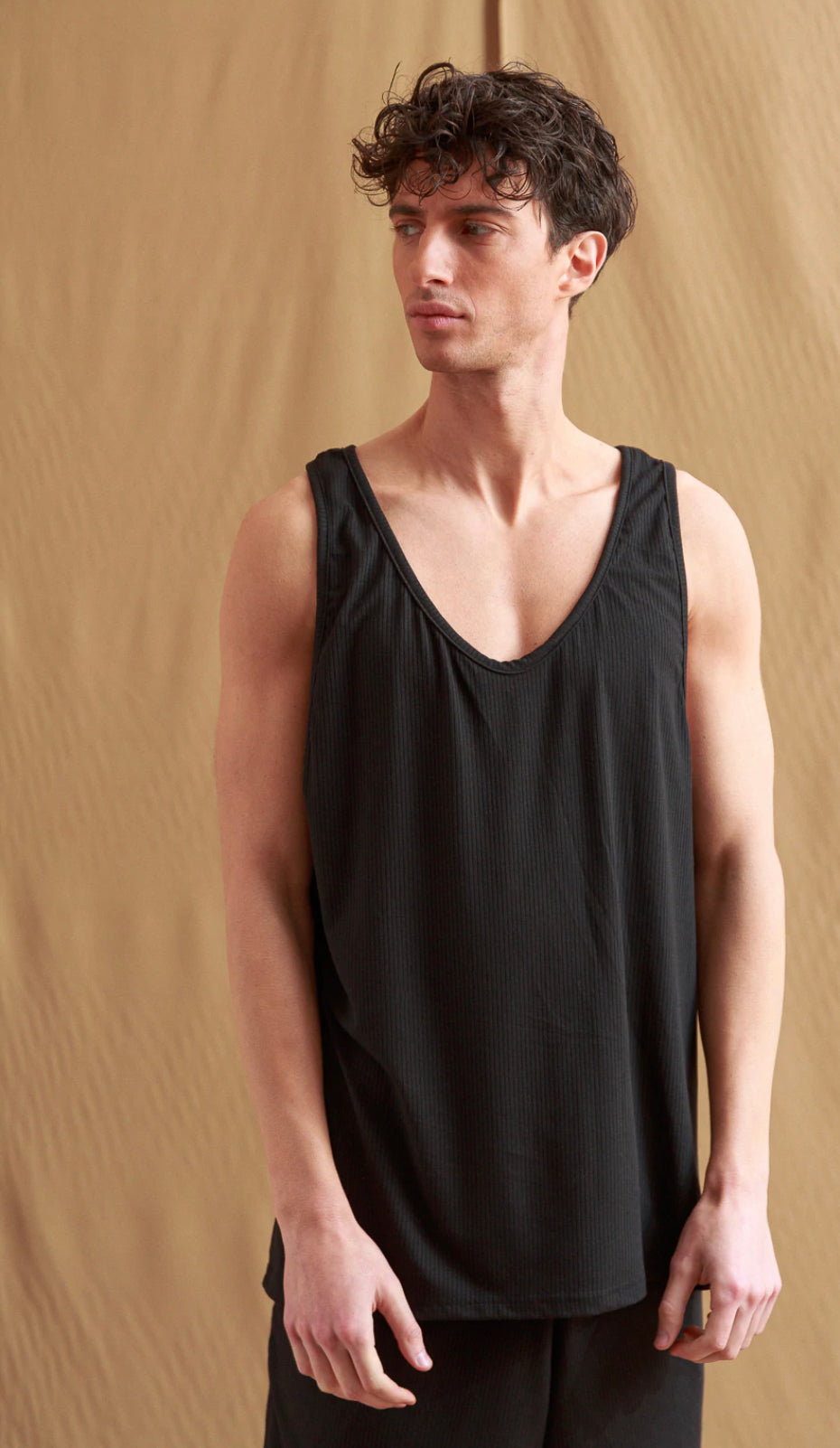 VAXT TANK TOP BLACK